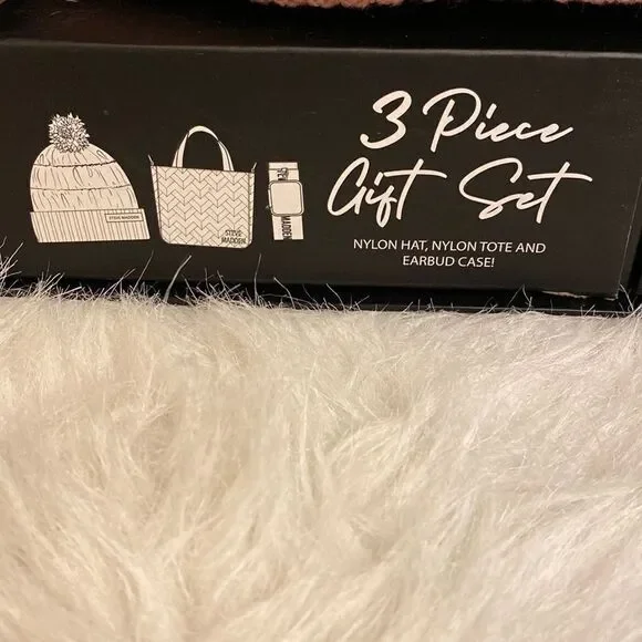 NWT Steve Madden Tote/Crossbody w/ AirPod Case and Hat- 3pc Gift Set - Mauve - Picture 9 of 15